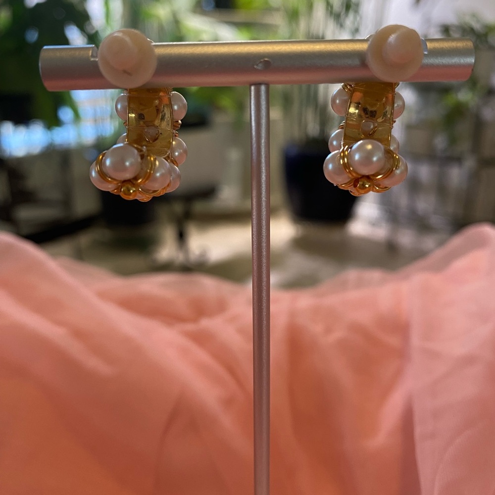 VINTAGE AVON PEARL EARRINGS - Picture 5 of 7